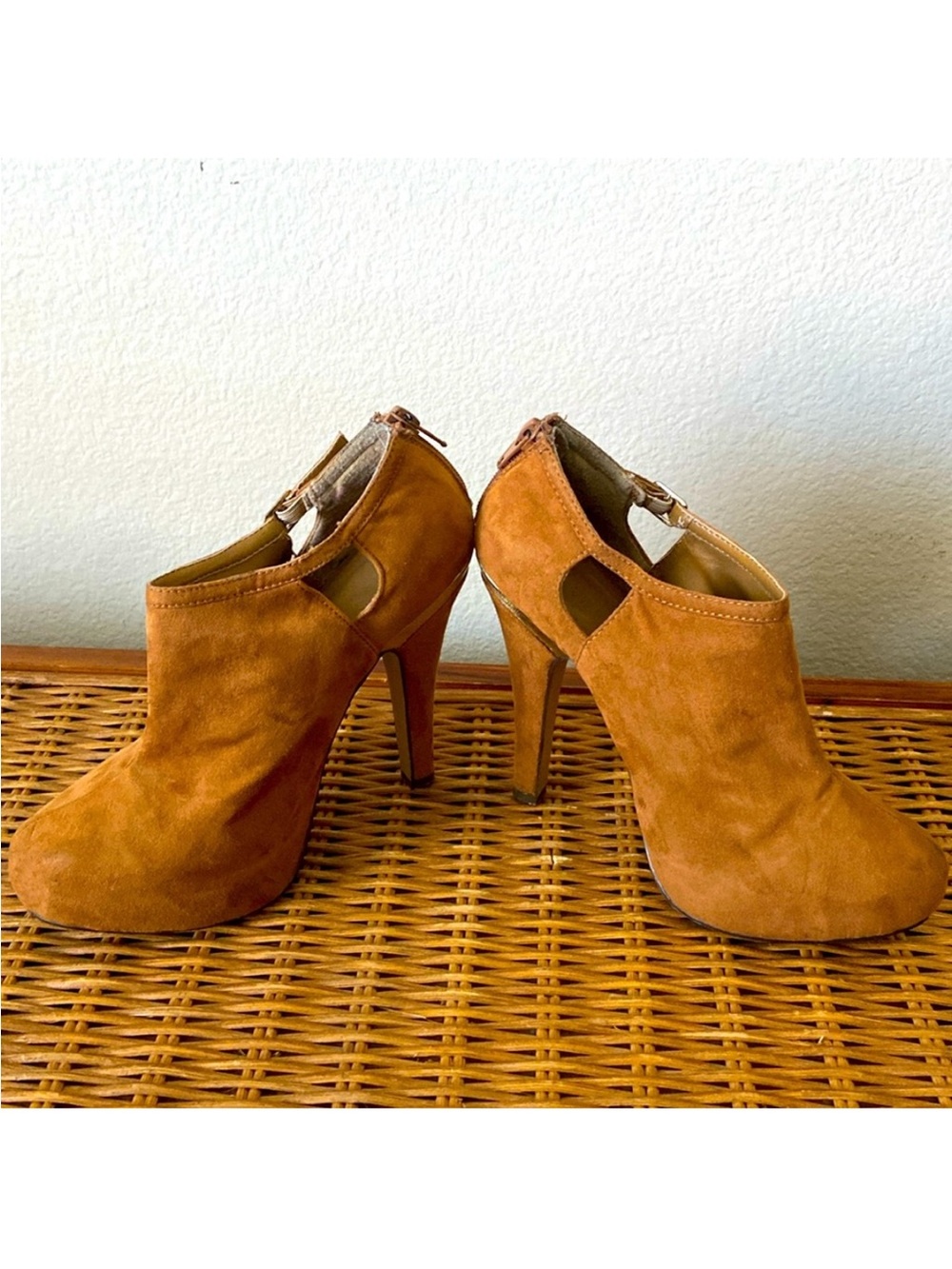 Forever 21 Vegan Suede High Heel Accent Booties Size 7